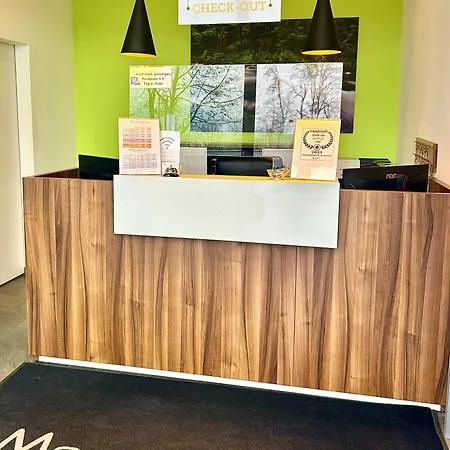 Montagehotel Business&city 2*